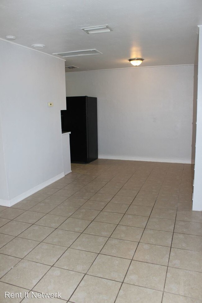 Building Photo - 6313 S Selbourne Ave