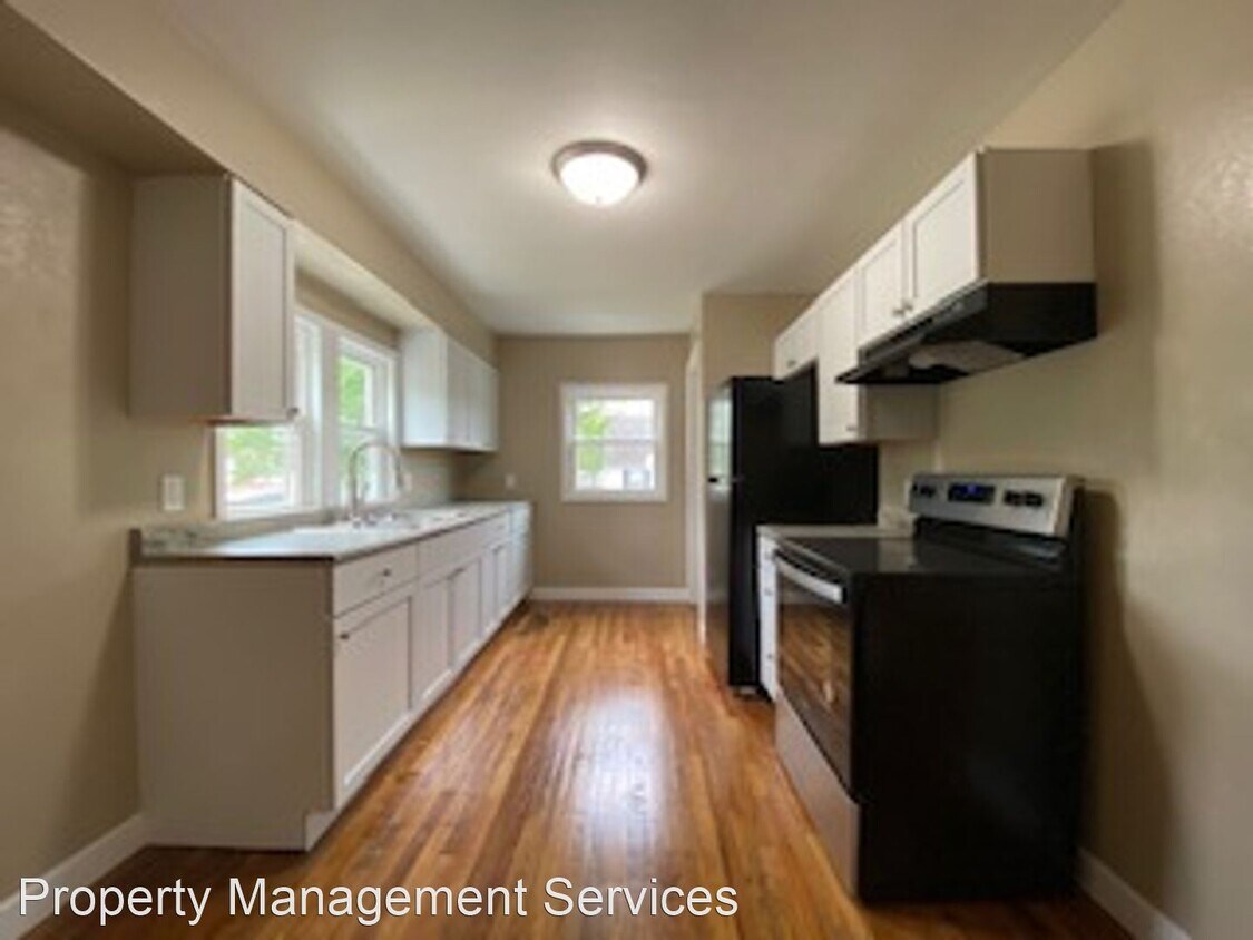 Foto principal - 3 br, 2 bath House - 1002 Oak St