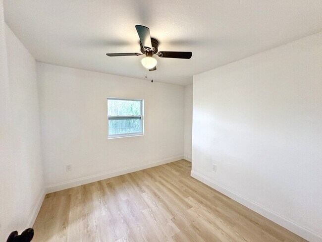 Foto del edificio - 4605 N Hubert Ave