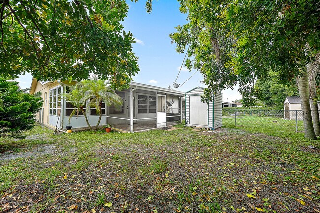 Building Photo - 206 Anglers Cir
