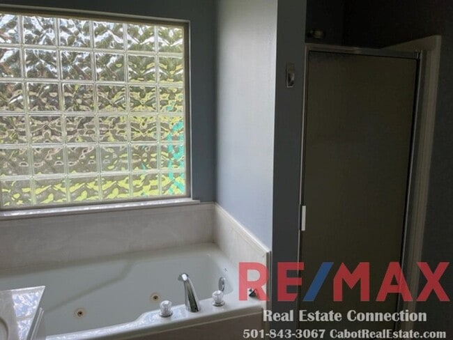 Building Photo - Sorry No Smoking and Pets Permitted with R...