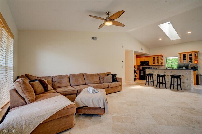 Building Photo - 3 br, 2 bath House - 620 NW 10th Ct