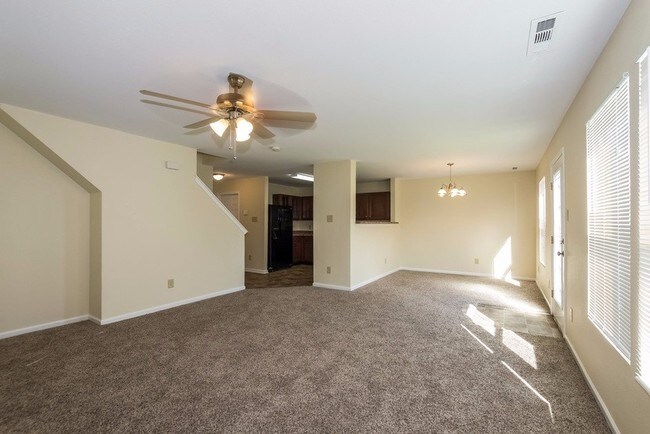 Foto del edificio - 819 Littleton Dr