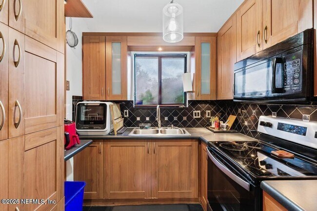 Foto del edificio - 2423 N Seabury Pl