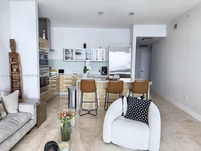 Building Photo - 2020 N Bayshore Dr