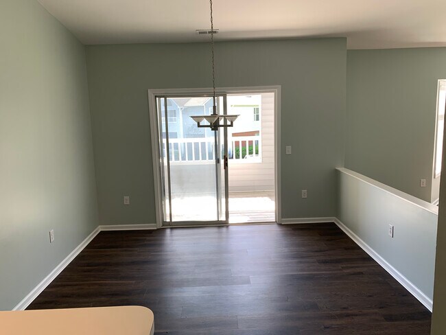 Building Photo - 4156 Breezewood Dr
