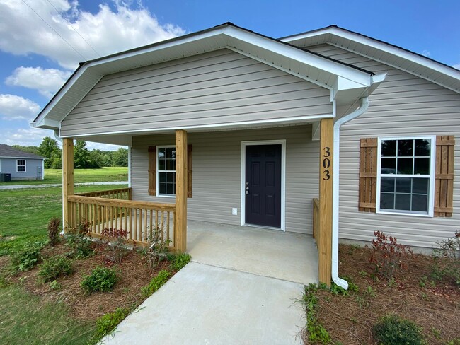 Building Photo - Home for Rent in Logan, AL!!! Available to...