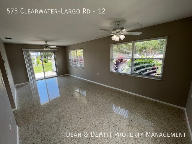 Foto del edificio - 575 Clearwater Largo Rd