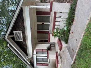 Building Photo - 1019 Deckner Ave SW