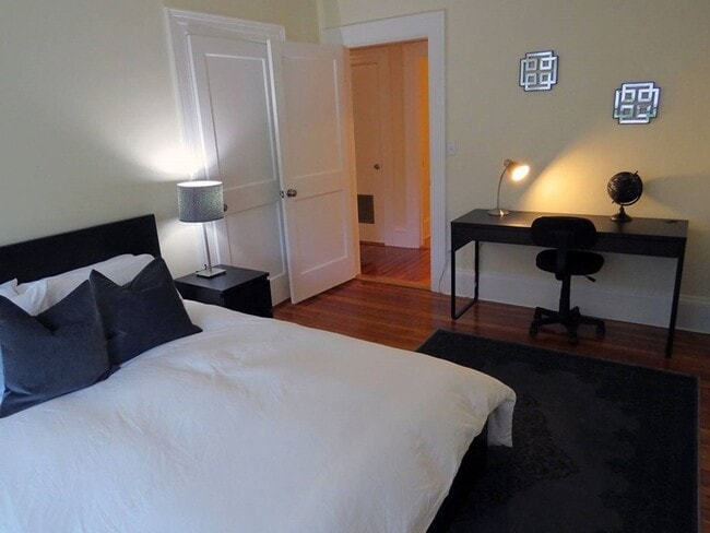 Building Photo - No fee!!!  1 month free!!  Updated Brookline 2 bedroom with CENTRAL AIR!!!!