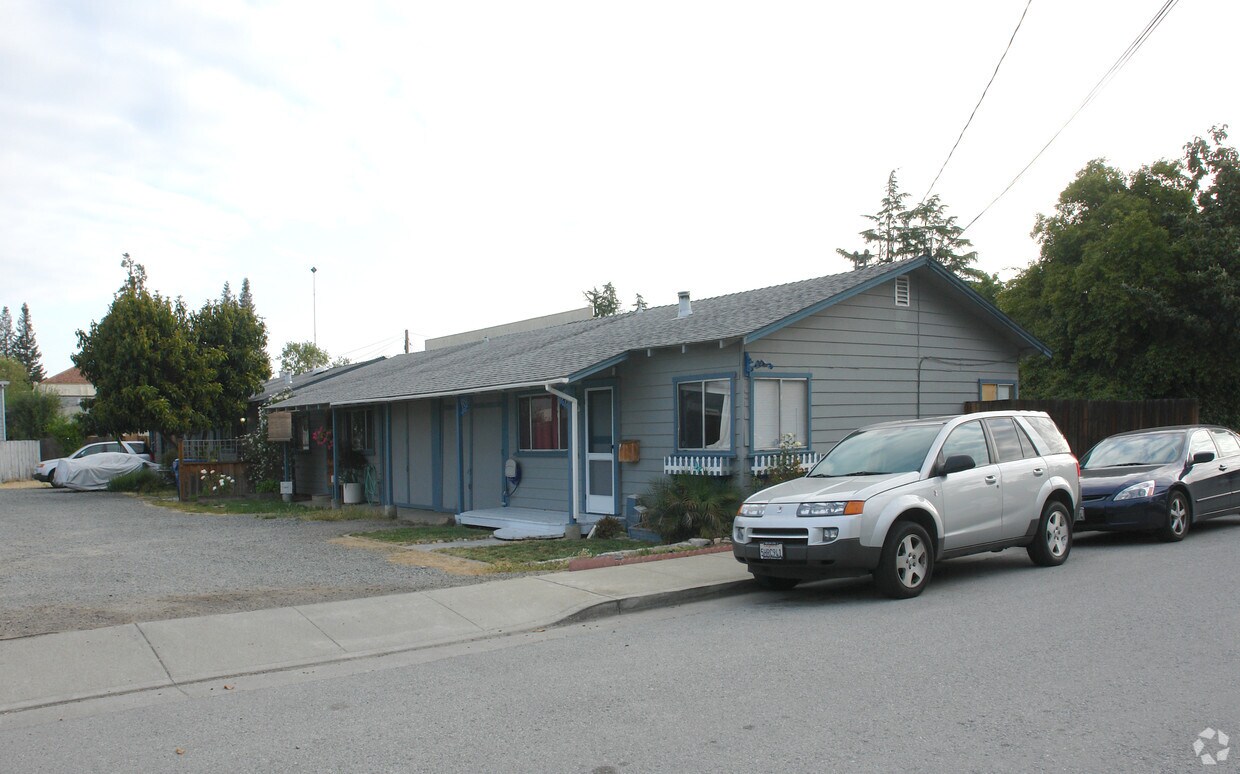 Primary Photo - 37 Sanford Ave