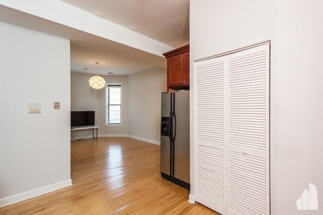 Foto del edificio - 2 Bed/1 Bath with In-Unit Laundry | Close ...