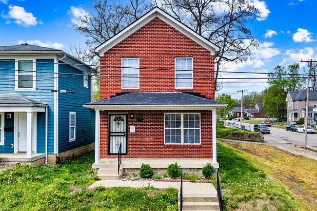 Photo - 418 Dr W. J. Hodge St House