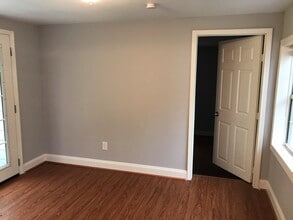 Building Photo - 131 Frontier Ln