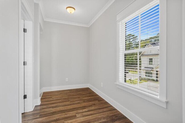 Building Photo - 1504 Cottage Grv