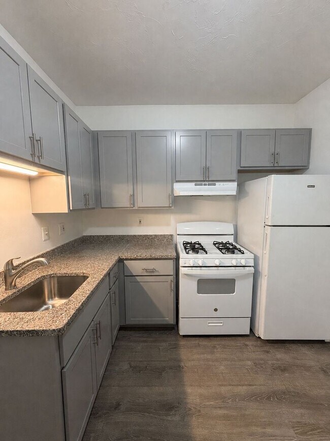 Building Photo - 128 Shawmut St