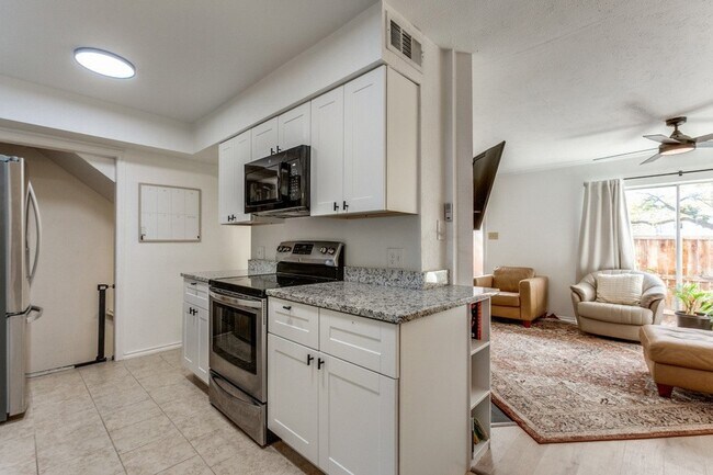 Building Photo - 2606 Custer Pkwy