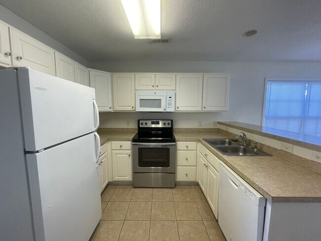 Foto del edificio - 3 Bedroom, 2.5 Bath Town Home - Large Back...