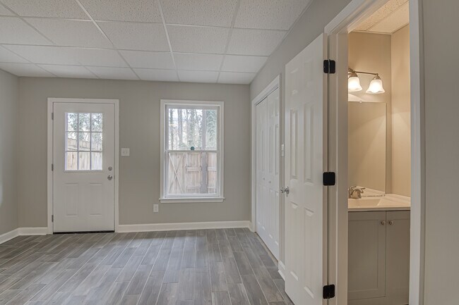 Foto del edificio - 828 Brickwood Ct