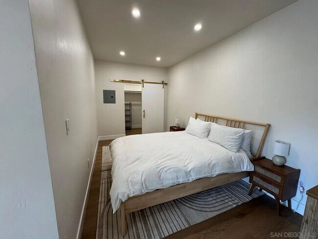 Foto del edificio - Studio rental available in a beautifully renovated single-story ranch property located in the hig...