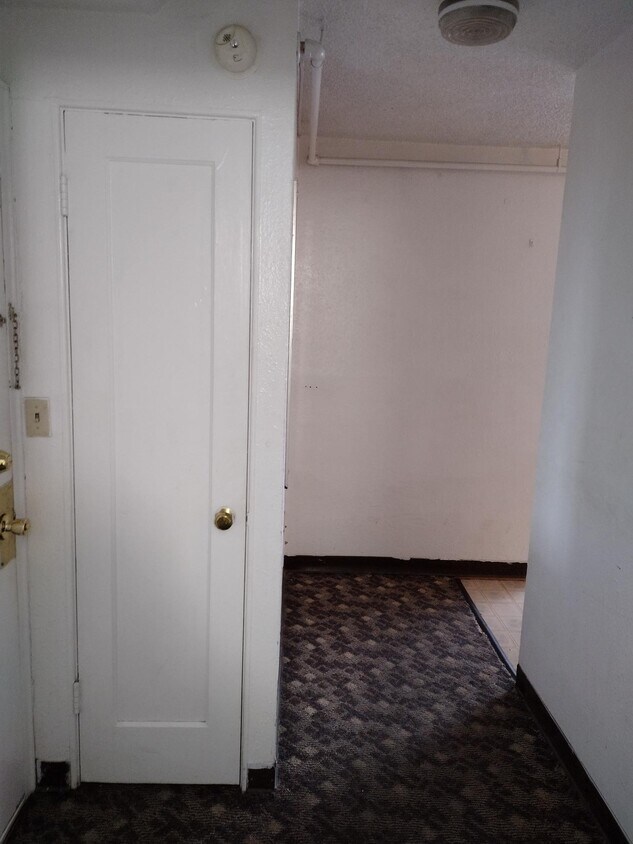 Primary Photo - 2415 Hemlock St