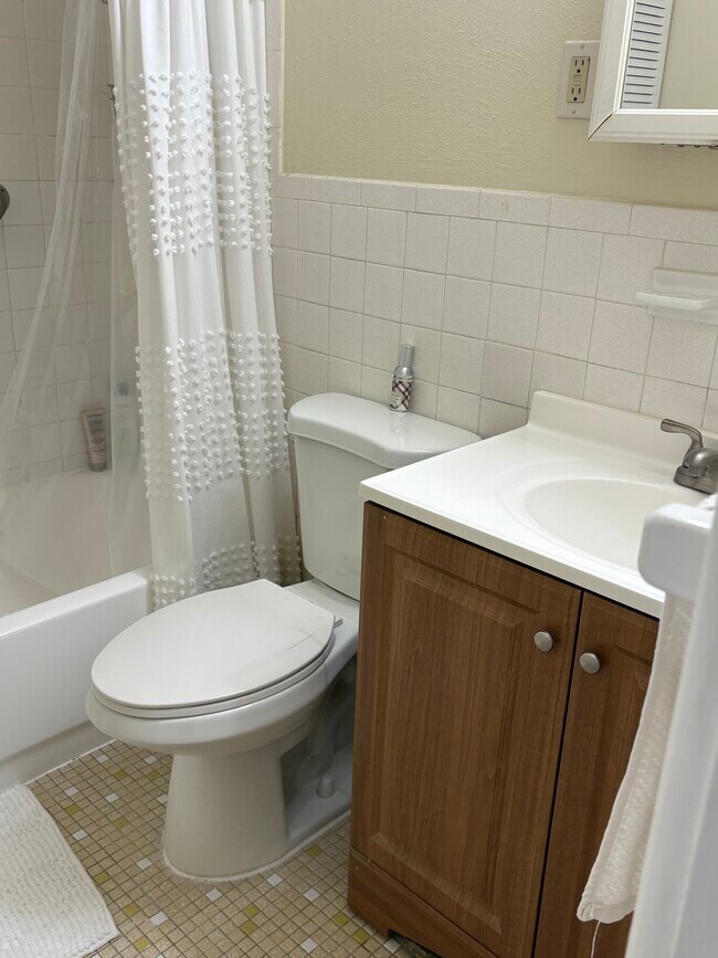 Foto del edificio - 65 Mayflower Ave