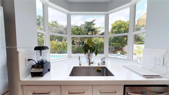 Foto del edificio - 15584 NW 12th Ct
