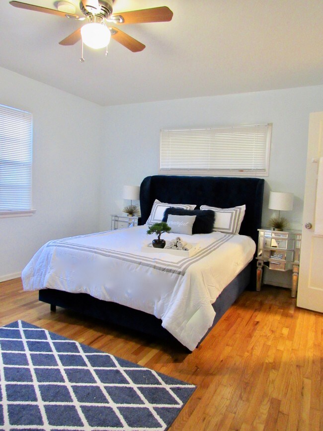 Building Photo - 455 S Oakhurst Dr