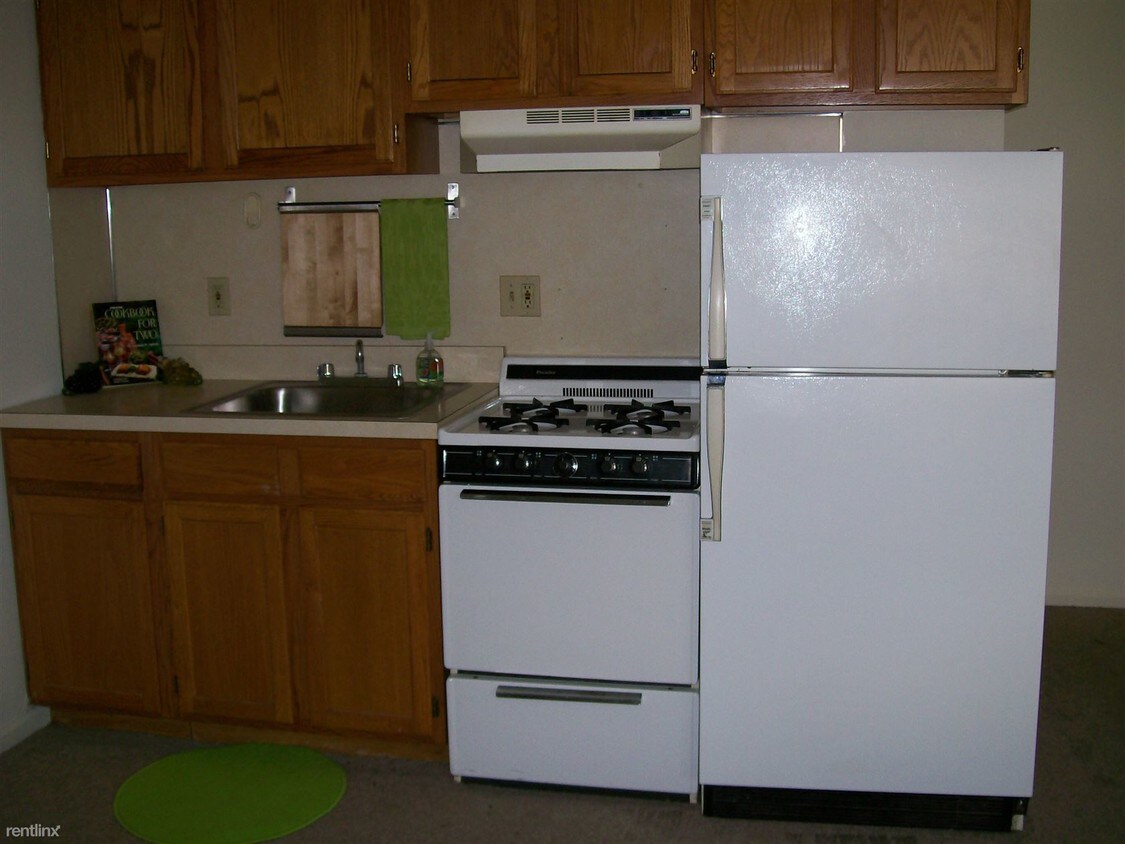 Building Photo - Studio, 1 bath Apartment - 365 W Elm St 2A