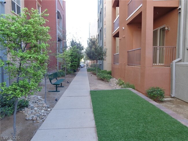 Foto del edificio - 32 E Serene Ave