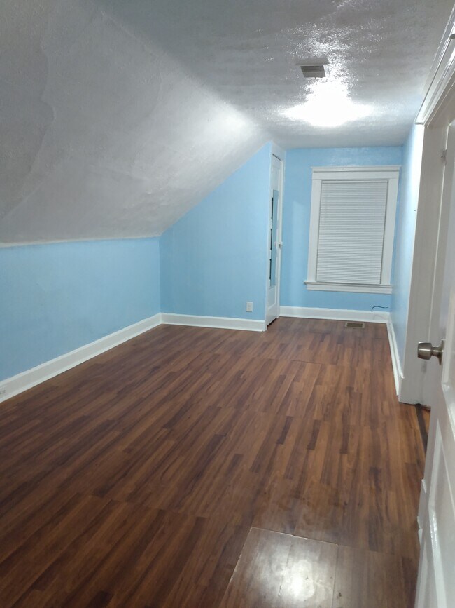 Building Photo - 4413 Floral Ave