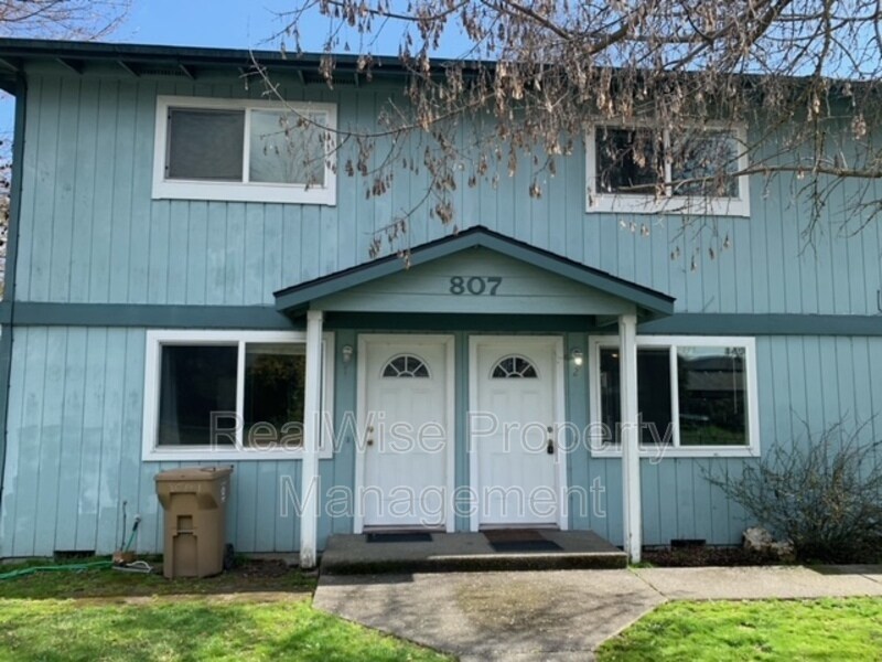 807 SE 9th St, Grants Pass, OR 97526 Townhome Rentals in Grants Pass