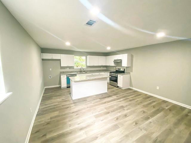 Building Photo - 305 Red Haven Dr