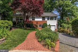 Building Photo - 5885 9th Rd N