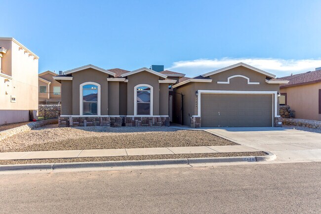 Building Photo - Custom 4 bedroom in Sandstone Ranch Estates