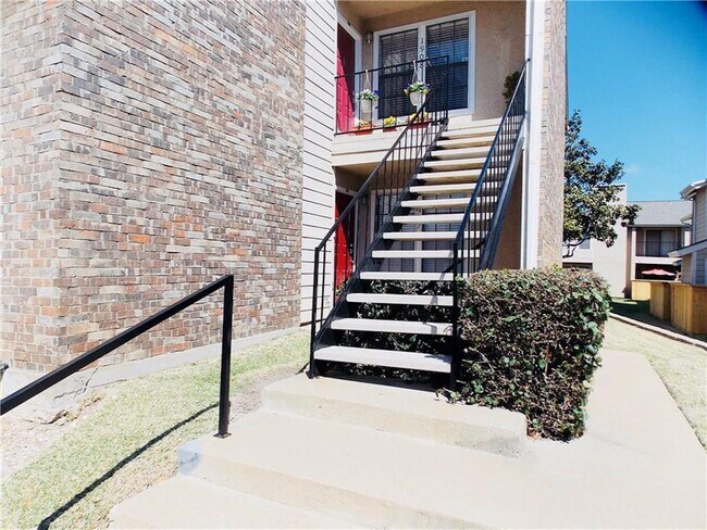 Building Photo - 4748 Old Bent Tree Ln