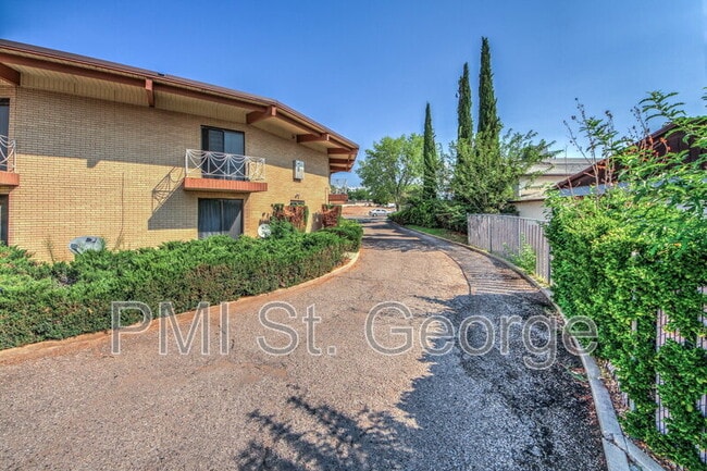 Building Photo - 210 E 600 S