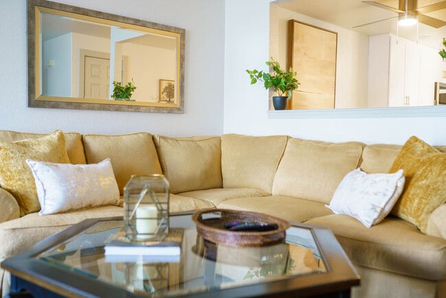 Building Photo - Lilac Retreat - Unit C