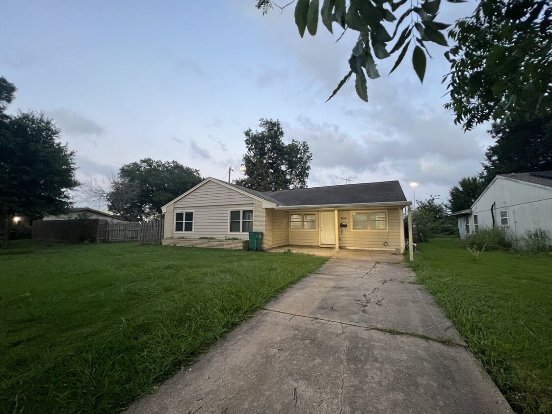 Primary Photo - 317 Parkwood Dr