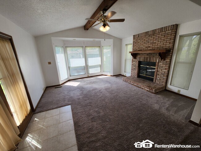 Foto del edificio - 3125 Brookshire Dr