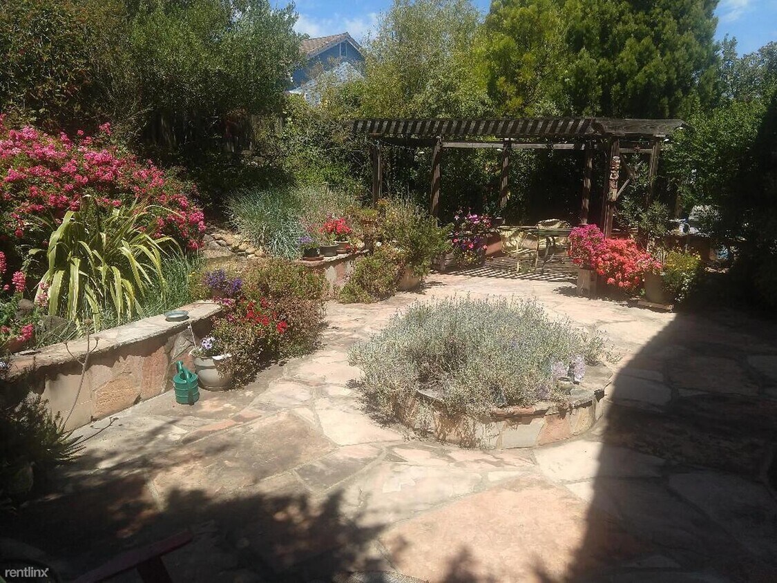 Building Photo - 4 br, 2 bath House - 4830 El Grande Pl Spa...