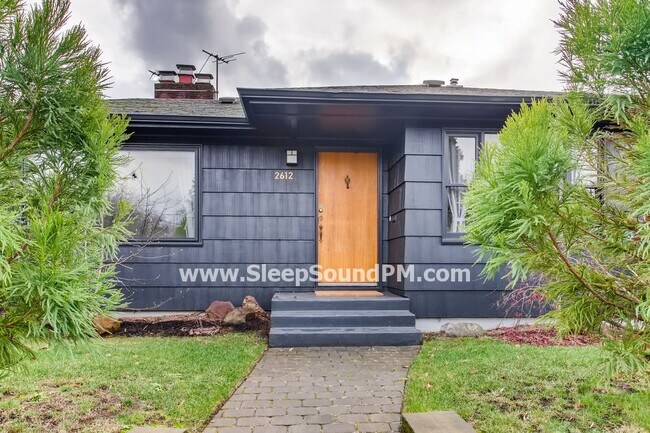 Building Photo - 2612 N Holman St