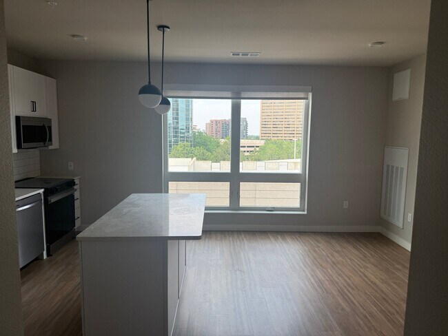Foto del edificio - 7831 E Union Ave