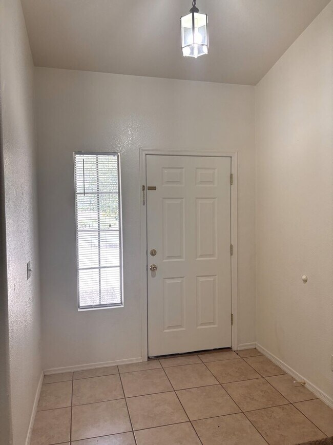 Building Photo - 3524 Plaza De Lanza