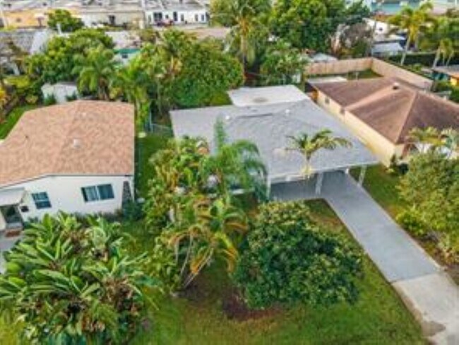 Building Photo - 50 NE 45th Ct