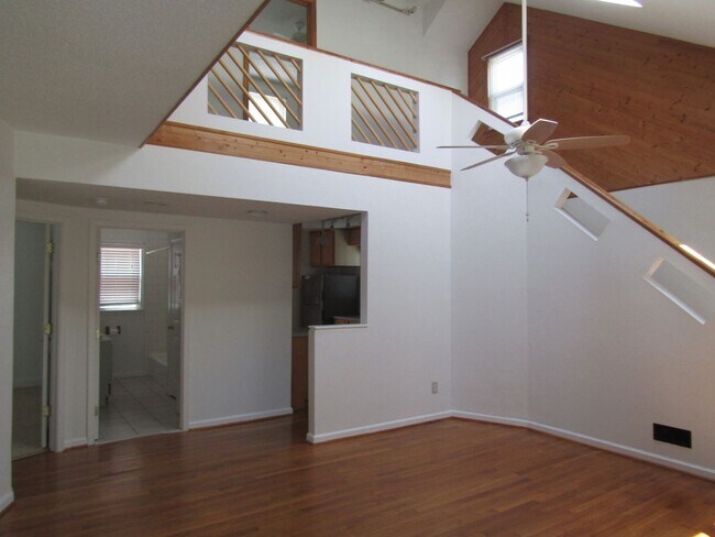 Building Photo - Gorgeous, Completely renovated 3 bedroom