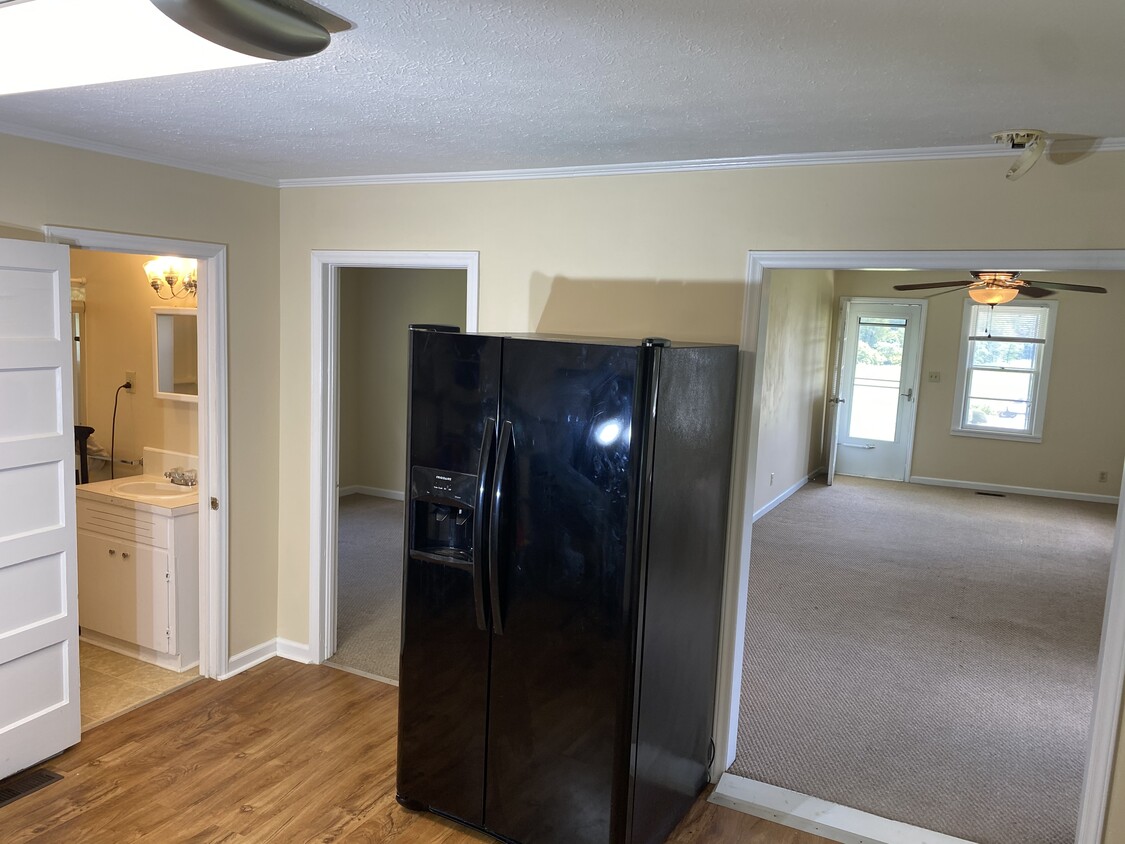 Side by Side Refrigerator with Ice/Water in Door - 112 Holland Dr