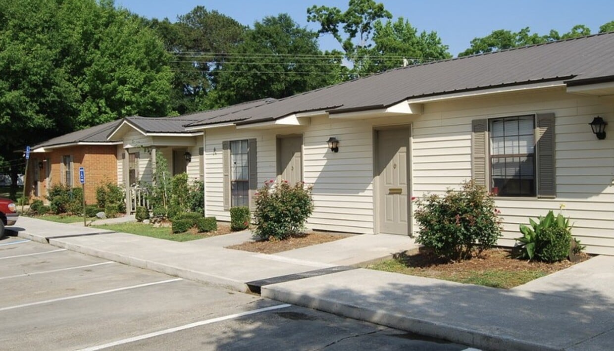 Primary Photo - 9 Camellia Dr