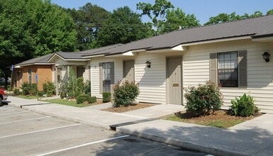 Building Photo - 9 Camellia Dr