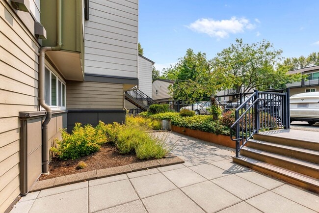 Building Photo - Bright & Updated 2BR Townhome in the Heart of Redmond – Near Light Rail & Marymoor Park